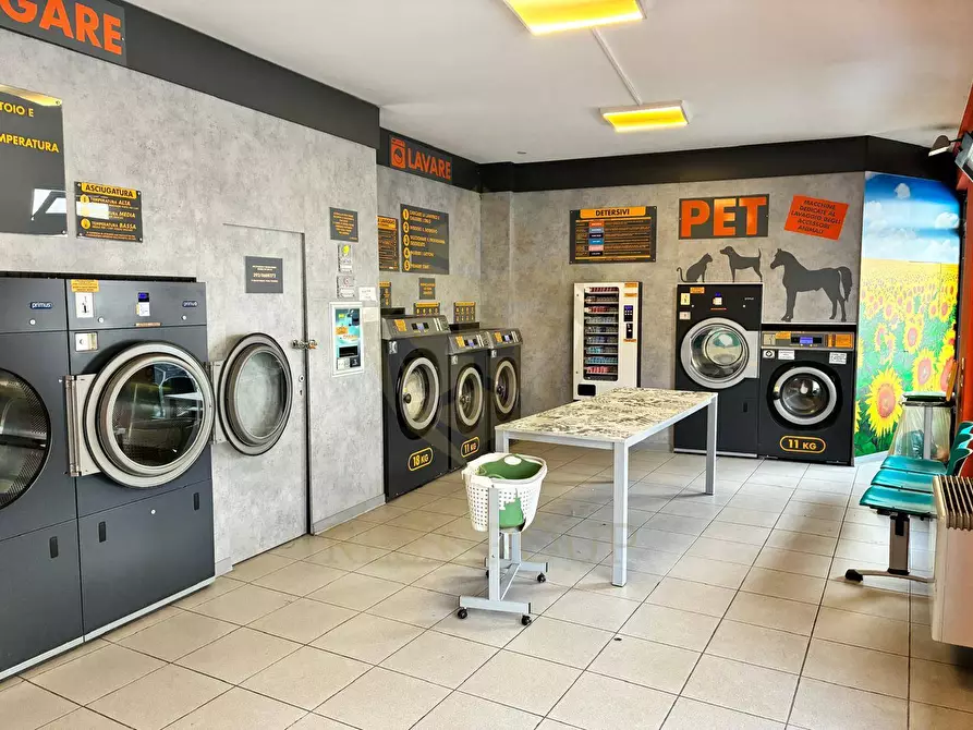 Immagine 14 di Attività commerciale in vendita  in VIA D'ARNOLFO 12 a Biassono