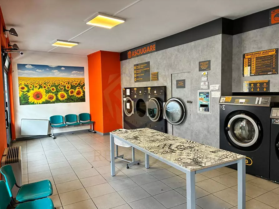 Immagine 15 di Attività commerciale in vendita  in VIA D'ARNOLFO 12 a Biassono