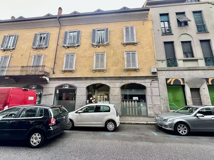 Immagine 2 di Locale commerciale in vendita  in Via Camillo Benso Conte di Cavour 1 a Monza