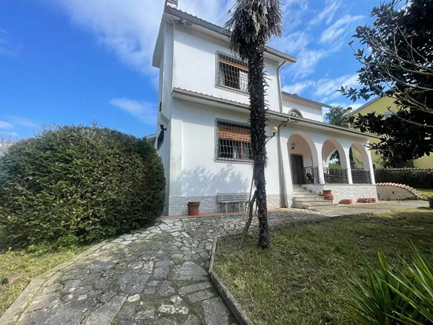 Immagine 1 di Villa in vendita  in Via Don Luigi Sturzo a Campagnano Di Roma