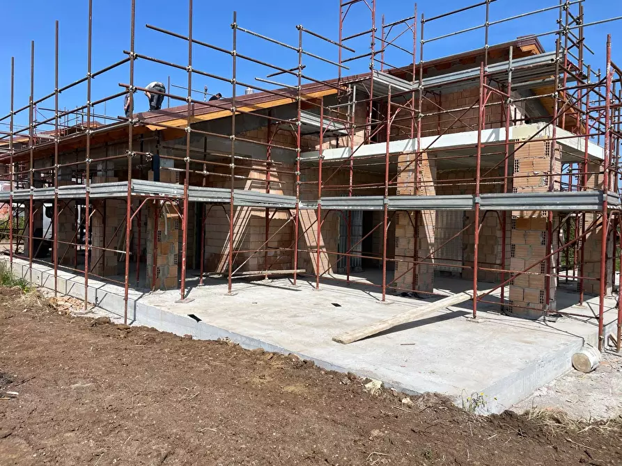 Immagine 1 di Villa in vendita  in via della Macchia snc a Bracciano