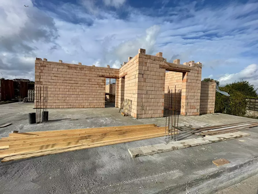 Immagine 3 di Villa in vendita  in via della Macchia snc a Bracciano