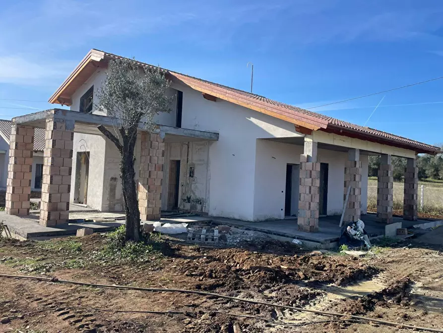 Immagine 1 di Villa in vendita  in via della Macchia snc a Bracciano