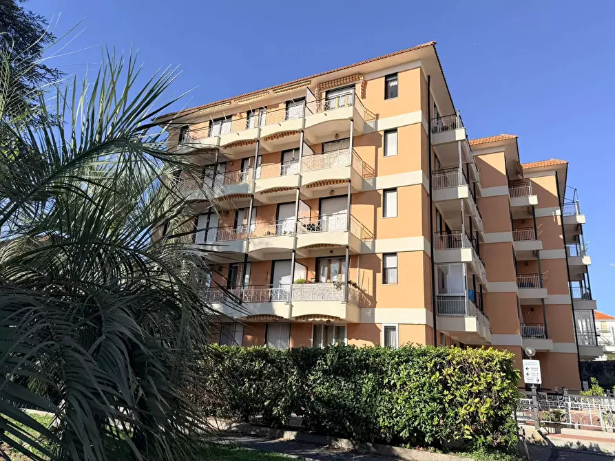 Immagine 28 di Appartamento in vendita  in piazza XXV Aprile a San Bartolomeo Al Mare