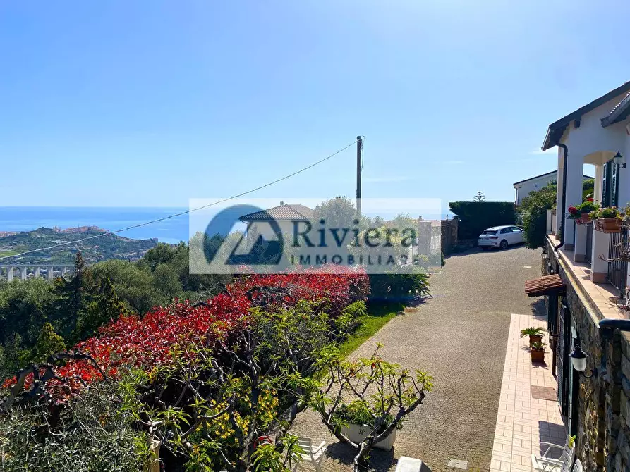 Immagine 2 di Villa in vendita  in Strada Civezza 55 a Imperia