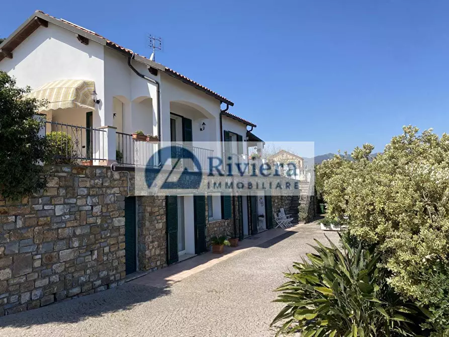 Immagine 3 di Villa in vendita  in Strada Civezza 55 a Imperia