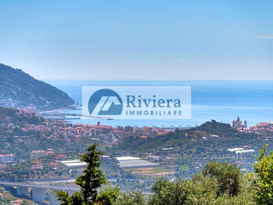 Immagine 6 di Villa in vendita  in Strada Civezza 55 a Imperia