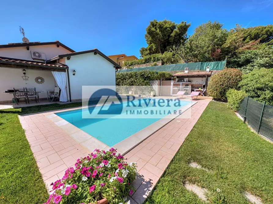 Immagine 8 di Villa in vendita  in Strada Civezza 55 a Imperia