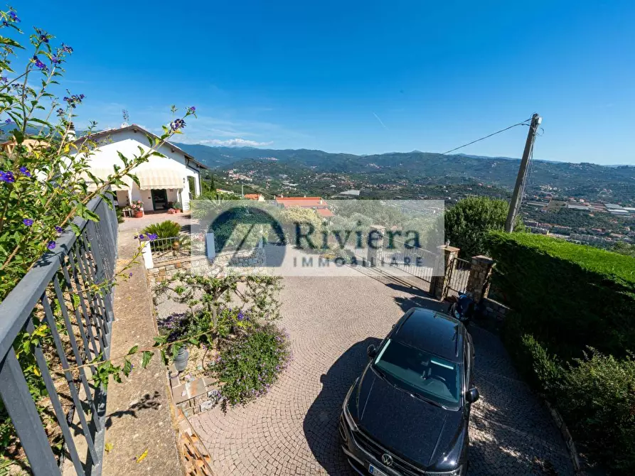 Immagine 10 di Villa in vendita  in Strada Civezza 55 a Imperia