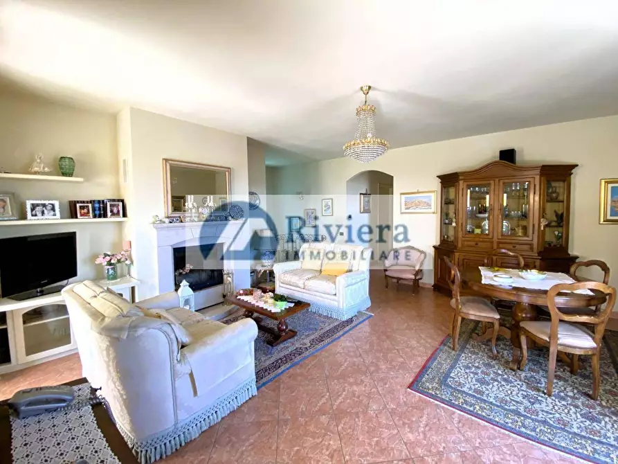 Immagine 15 di Villa in vendita  in Strada Civezza 55 a Imperia