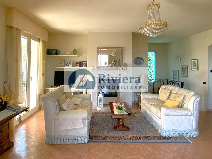 Immagine 16 di Villa in vendita  in Strada Civezza 55 a Imperia