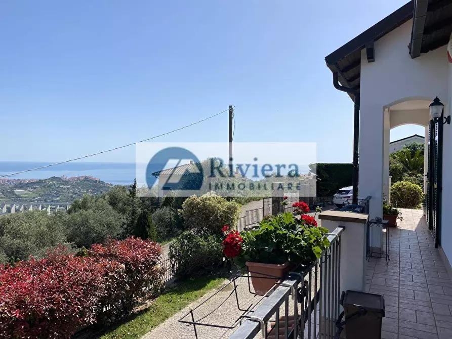 Immagine 19 di Villa in vendita  in Strada Civezza 55 a Imperia
