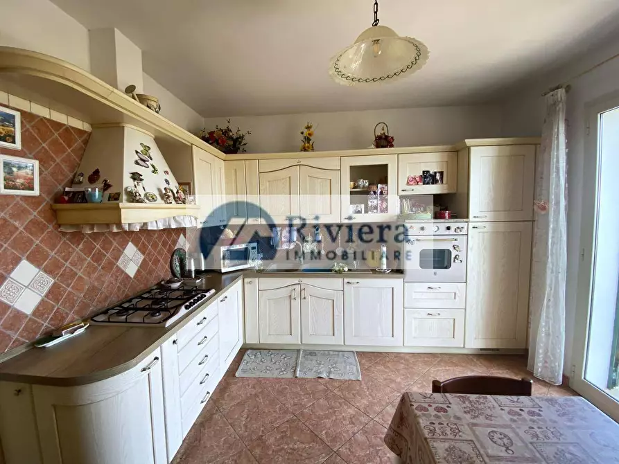 Immagine 22 di Villa in vendita  in Strada Civezza 55 a Imperia