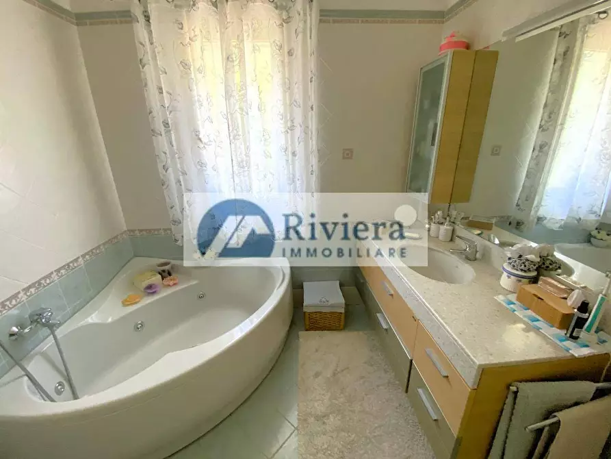 Immagine 27 di Villa in vendita  in Strada Civezza 55 a Imperia