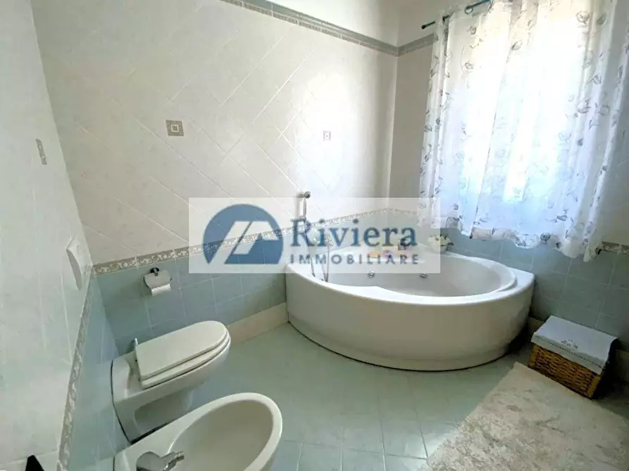 Immagine 28 di Villa in vendita  in Strada Civezza 55 a Imperia