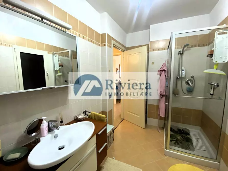 Immagine 42 di Villa in vendita  in Strada Civezza 55 a Imperia