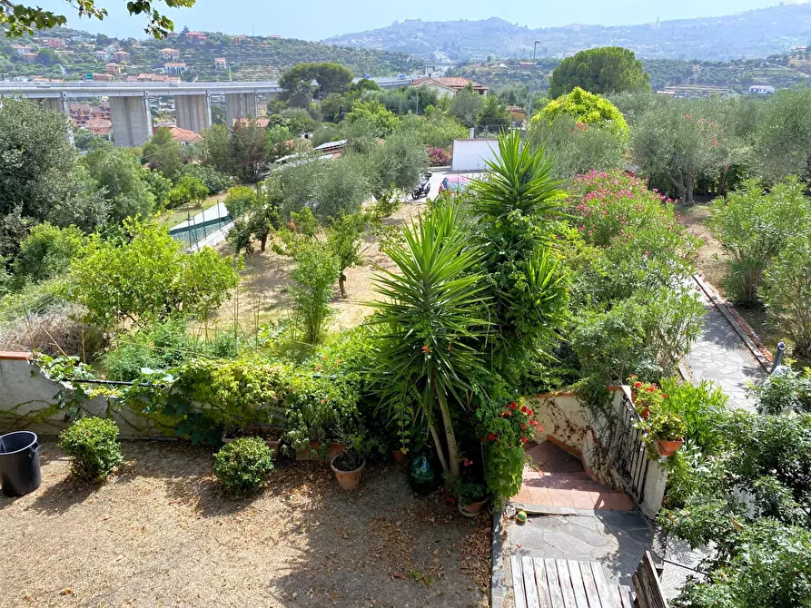 Immagine 24 di Casa semindipendente in vendita  in Strada Massabovi 13 a Imperia