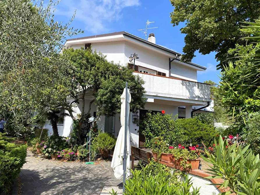 Immagine 1 di Casa semindipendente in vendita  in Strada Massabovi 13 a Imperia