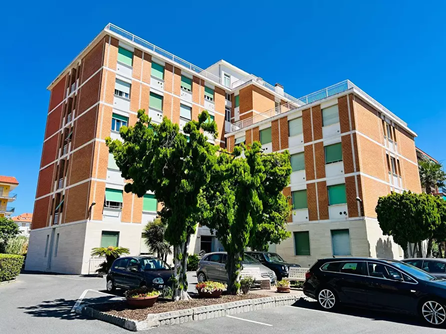 Immagine 1 di Cantina in vendita  in Aurelia 82 a San Bartolomeo Al Mare