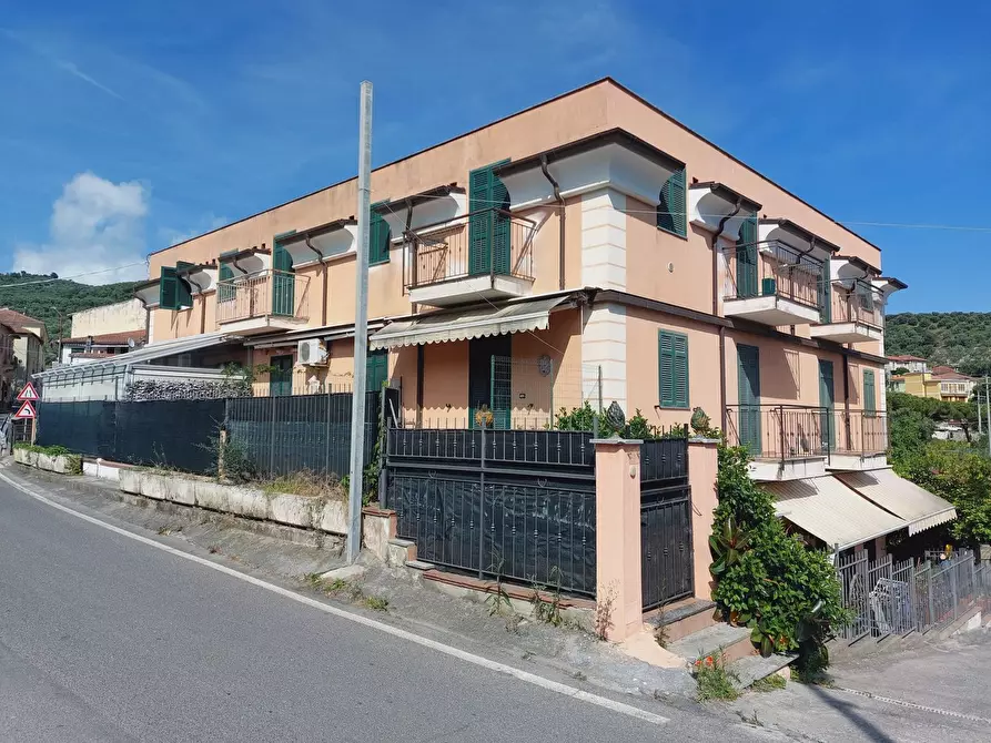 Immagine 31 di Appartamento in vendita  in via Diano San Pietro a Diano Arentino