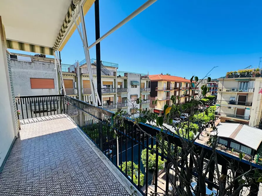 Immagine 18 di Appartamento in vendita  in Kennedy 63 a Diano Arentino