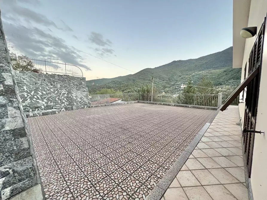 Immagine 1 di Villa in vendita  in Villaggio Borgonuovo 3 a Balestrino