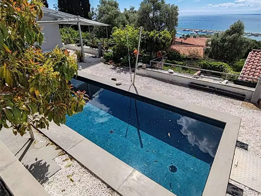 Immagine 2 di Villa in vendita  in Corso Theodore Roosevelt a Imperia