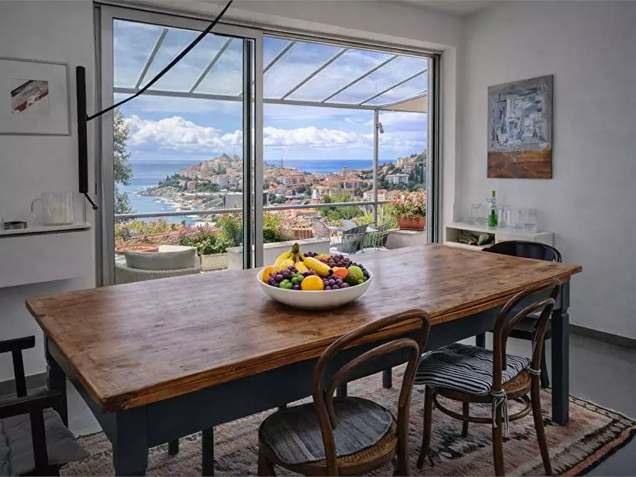 Immagine 10 di Villa in vendita  in Corso Theodore Roosevelt a Imperia