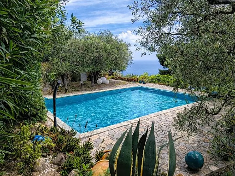 Immagine 2 di Villa in vendita  in Via al Castellaretto 8 a Badalucco