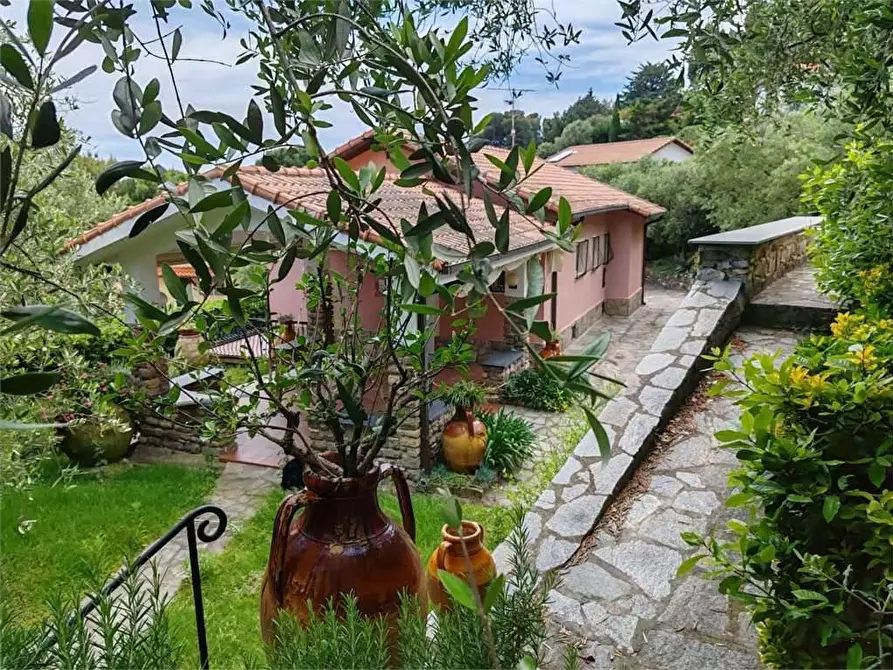 Immagine 8 di Villa in vendita  in Via al Castellaretto 8 a Badalucco