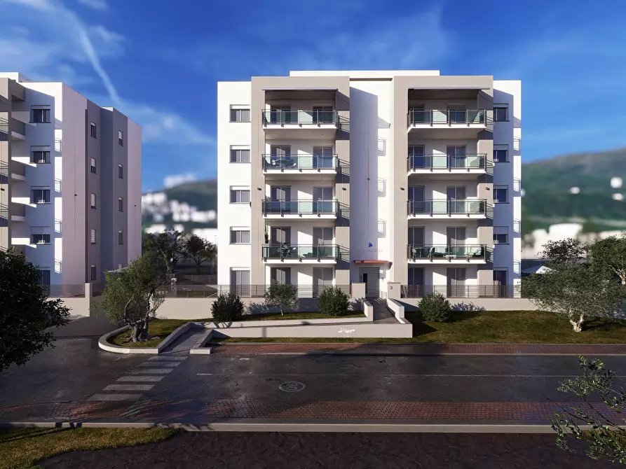 Immagine 1 di Appartamento in vendita  in Via Amerigo Vespucci a Andora