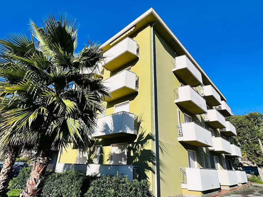 Immagine 16 di Appartamento in vendita  in Piazza Gioacchino Rossini 3 a San Bartolomeo Al Mare