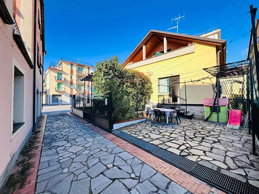 Immagine 11 di Appartamento in vendita  in Via Roma a San Bartolomeo Al Mare