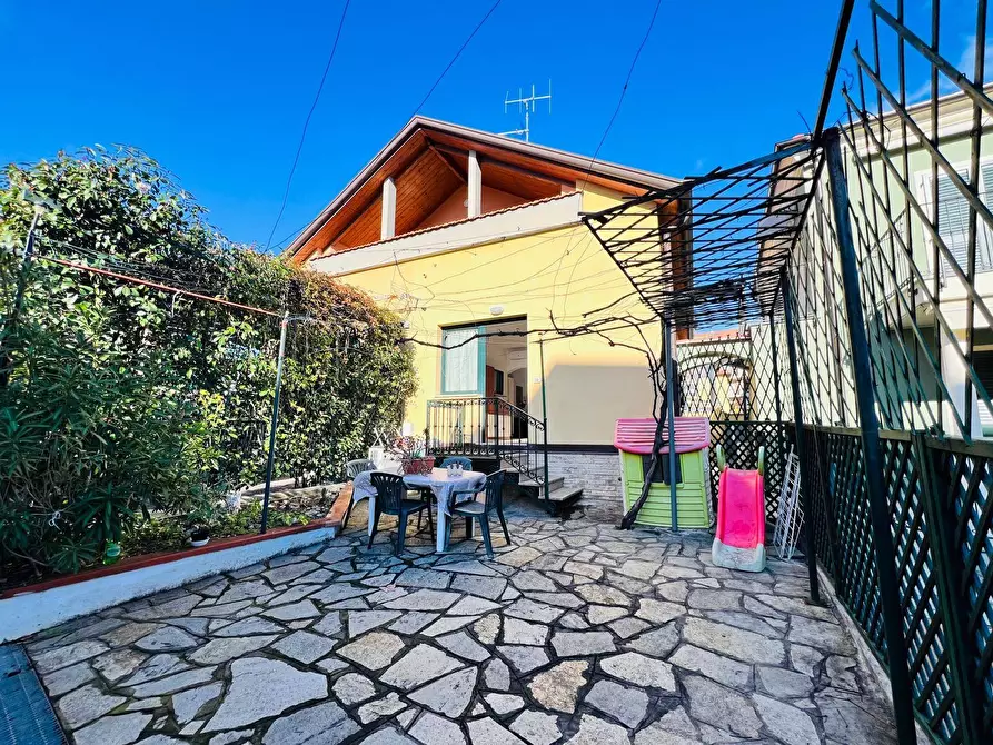 Immagine 19 di Appartamento in vendita  in Via Roma a San Bartolomeo Al Mare