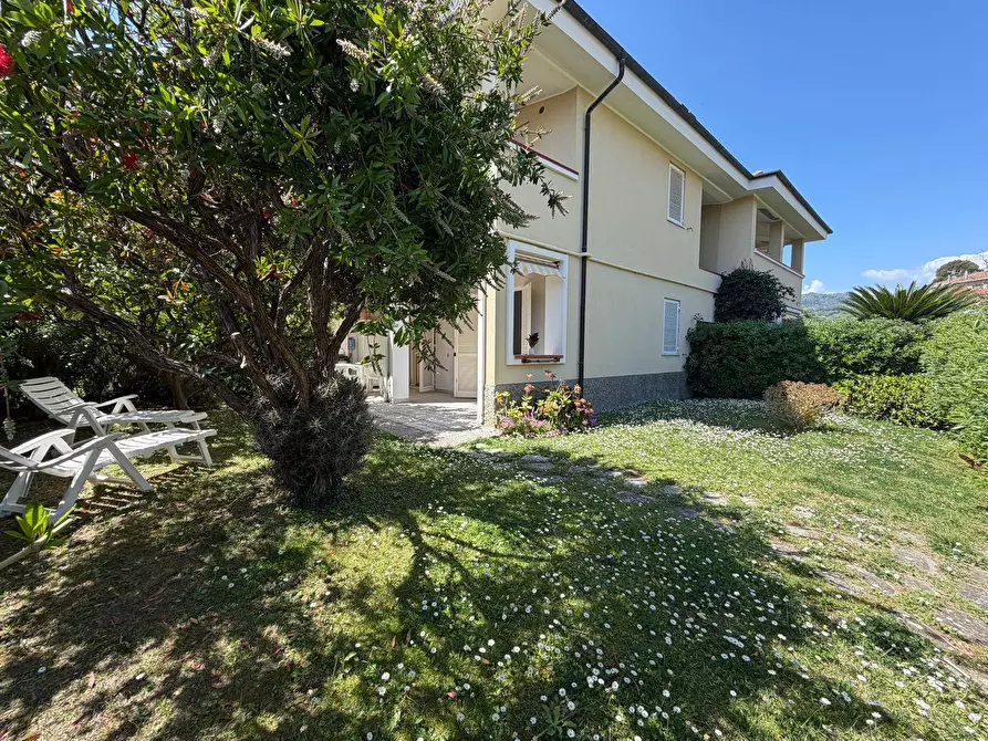 Immagine 4 di Appartamento in vendita  in Via Caduti di Nassirya 3 a Diano Castello