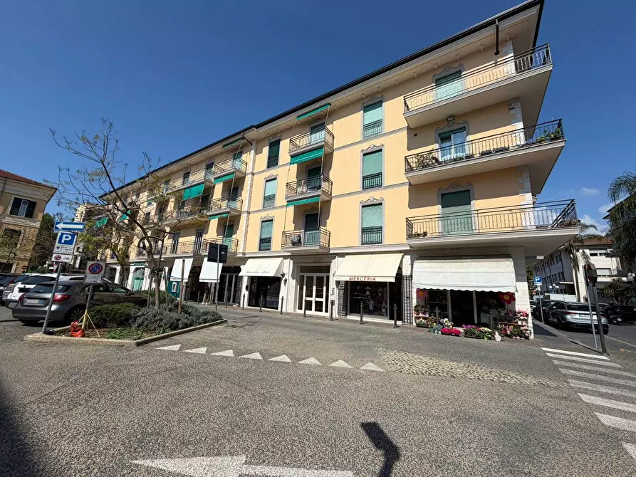 Immagine 1 di Appartamento in vendita  in Piazza Giuseppe Maglione 10 a Diano Marina
