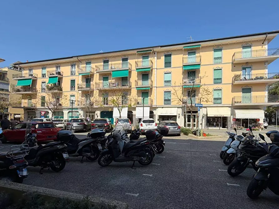 Immagine 3 di Appartamento in vendita  in Piazza Giuseppe Maglione 10 a Diano Marina
