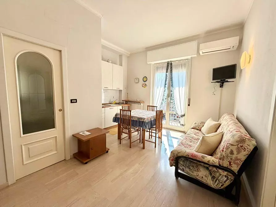 Immagine 6 di Appartamento in vendita  in Piazza Giuseppe Maglione 10 a Diano Marina