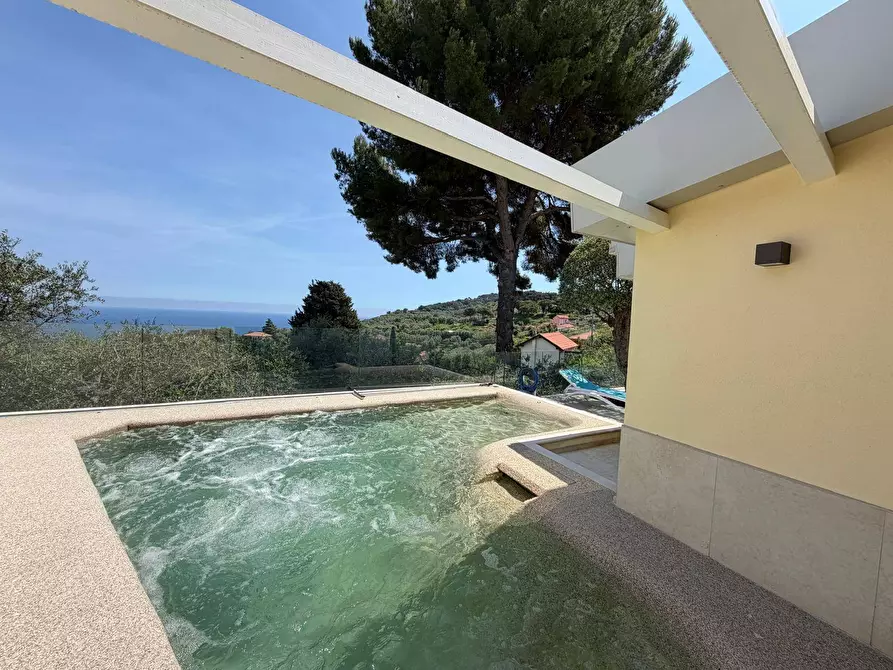 Immagine 5 di Villa in vendita  in Gorleri a Diano Marina