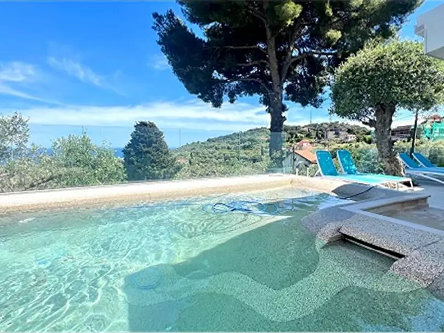 Immagine 2 di Villa in vendita  in Gorleri a Diano Marina
