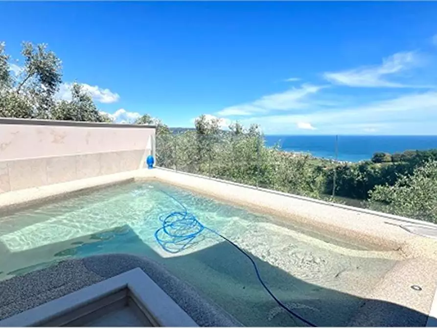 Immagine 3 di Villa in vendita  in Gorleri a Diano Marina