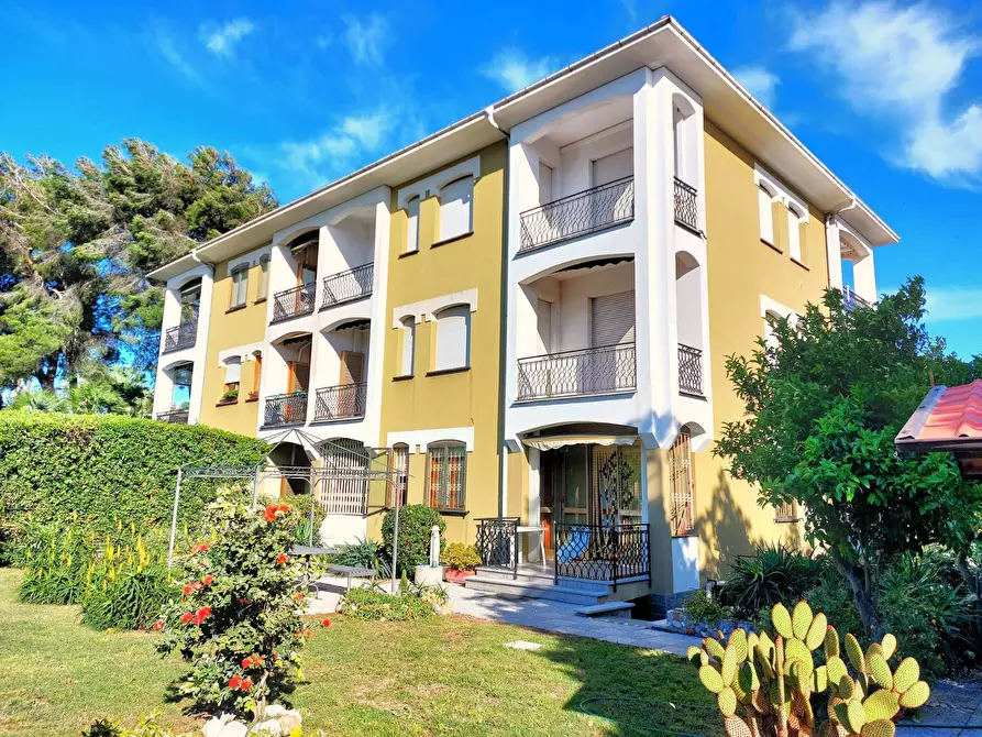Immagine 1 di Appartamento in vendita  in via ardoino 178 a Diano Marina