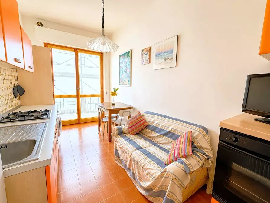 Immagine 1 di Appartamento in vendita  in Via Raffaello Sanzio a Diano Marina