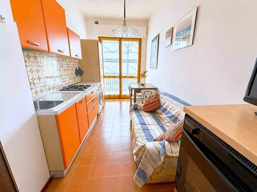 Immagine 2 di Appartamento in vendita  in Via Raffaello Sanzio a Diano Marina