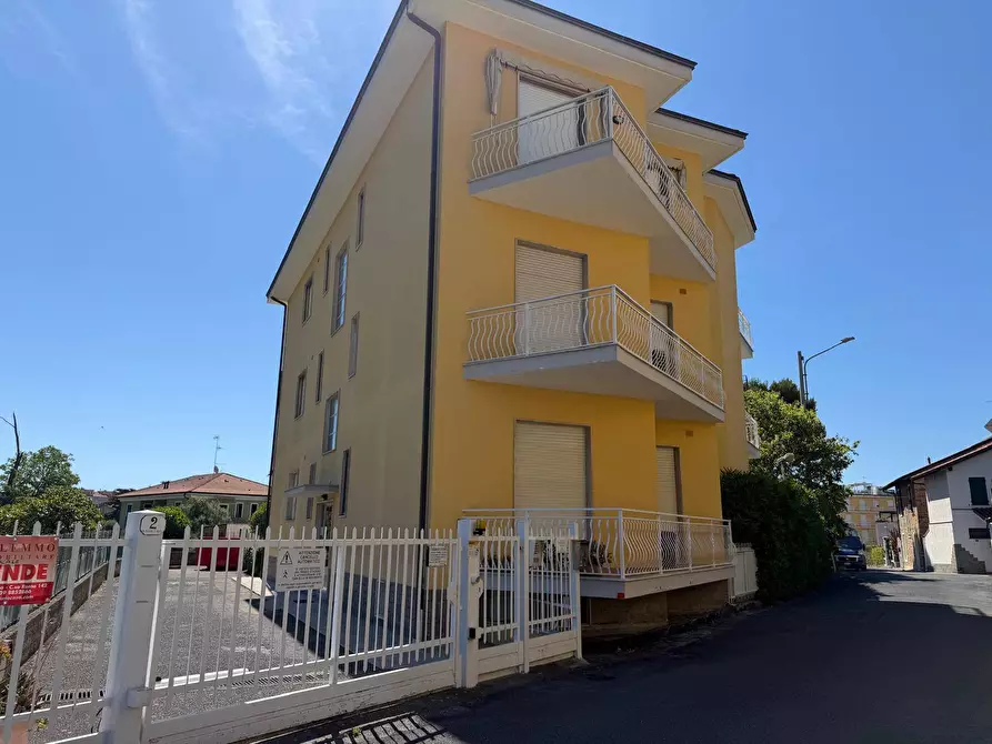 Immagine 2 di Appartamento in vendita  in Via Raffaello Sanzio a Diano Marina
