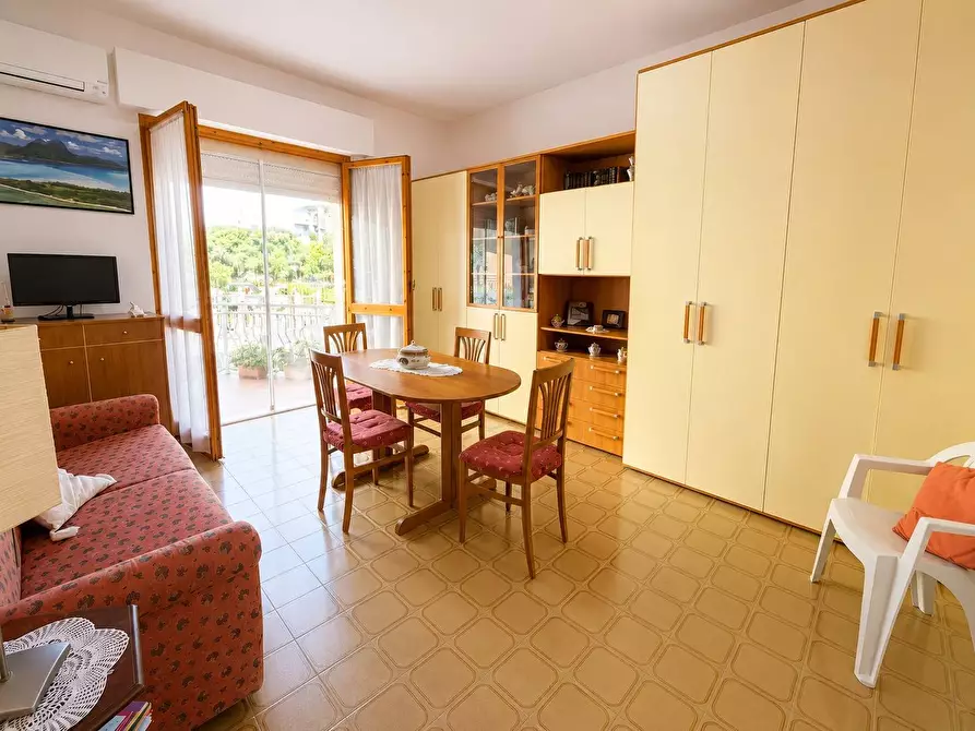 Immagine 4 di Appartamento in vendita  in Via Raffaello Sanzio a Diano Marina