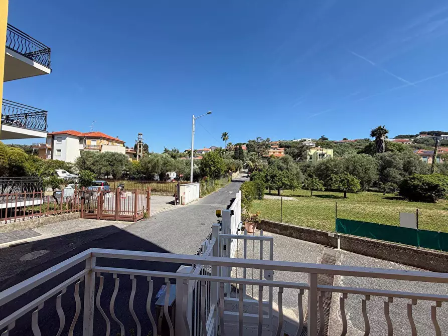 Immagine 10 di Appartamento in vendita  in Via Raffaello Sanzio a Diano Marina