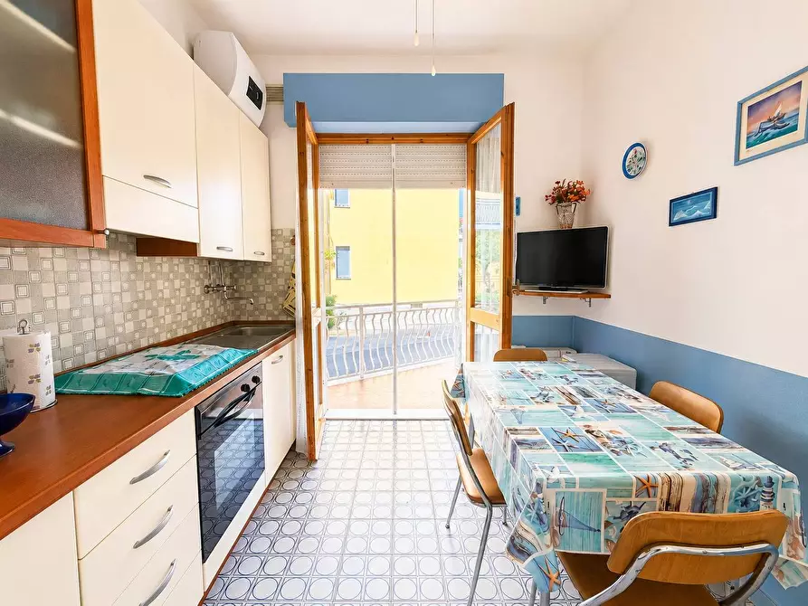 Immagine 11 di Appartamento in vendita  in Via Raffaello Sanzio a Diano Marina