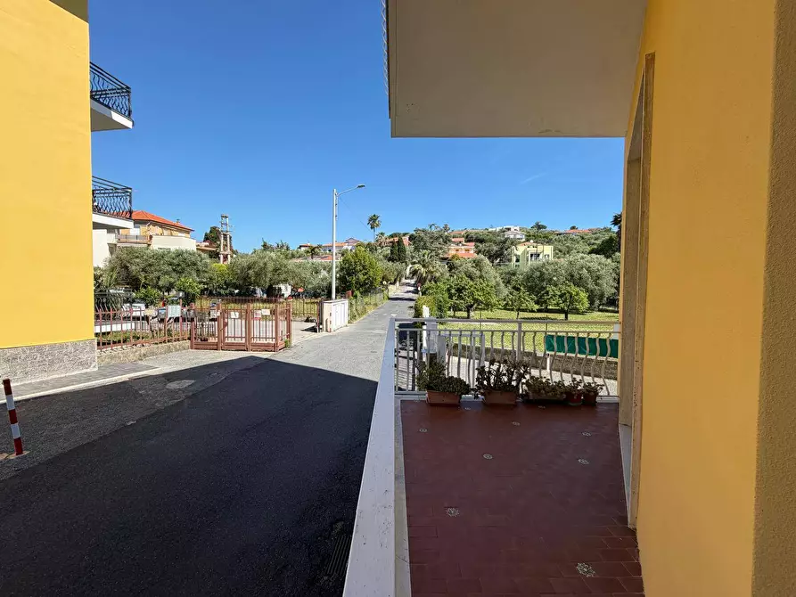 Immagine 15 di Appartamento in vendita  in Via Raffaello Sanzio a Diano Marina