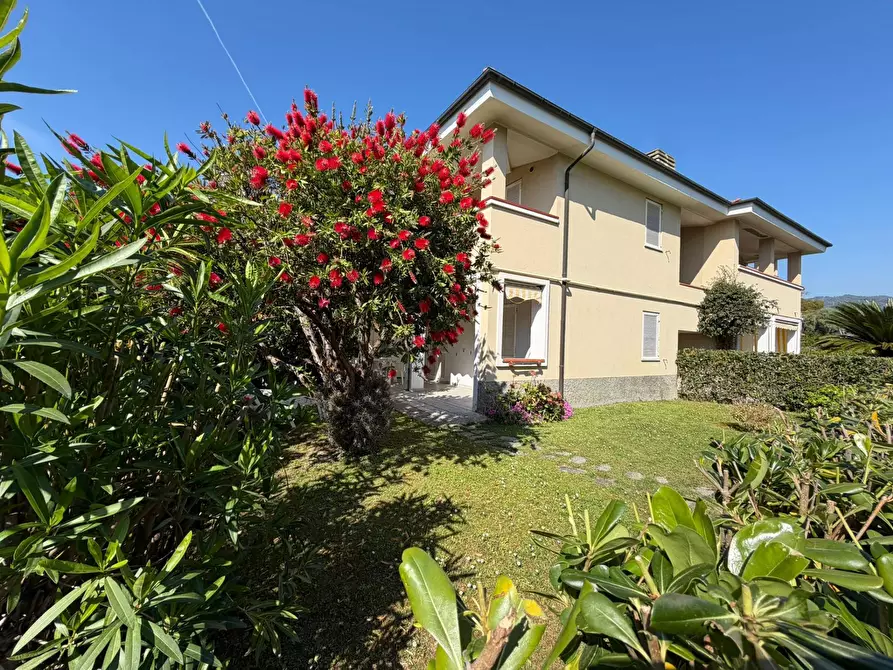 Immagine 2 di Appartamento in vendita  in Via Caduti di Nassirya 3 a Diano Castello